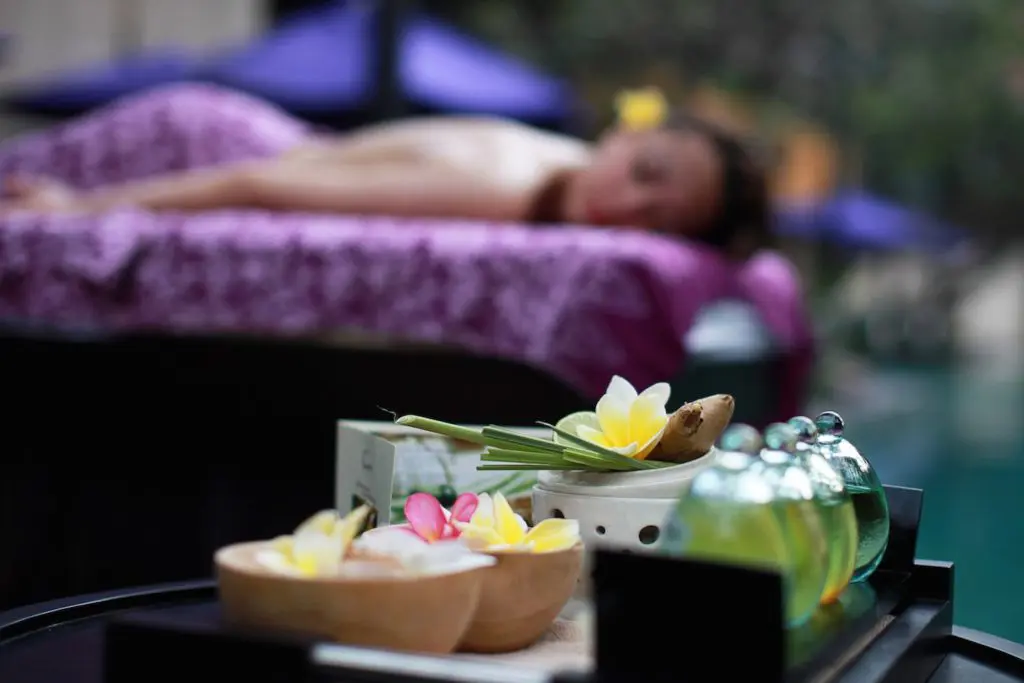 Where to in 2022? Luxury Escapes shares its top travel trends 3 CTB Poolside Massage 02