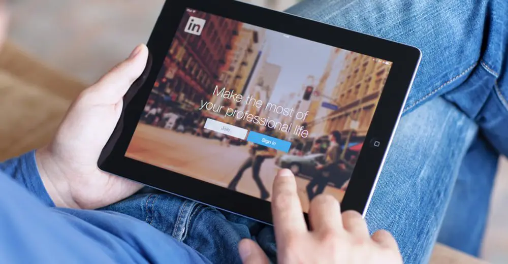 10 steps to improve your LinkedIn profile in 10 minutes