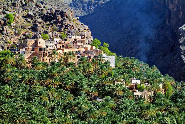 FOLLOW THE ANCIENT PATHS THROUGH OMAN 32 Misfah Al Abreeyan