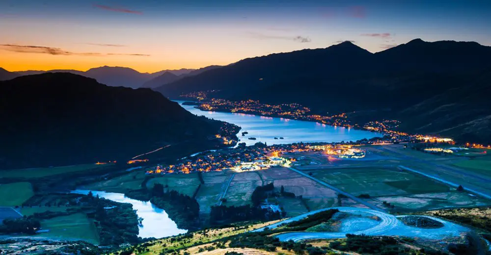 Agents flood New Zealand in largest famil to date