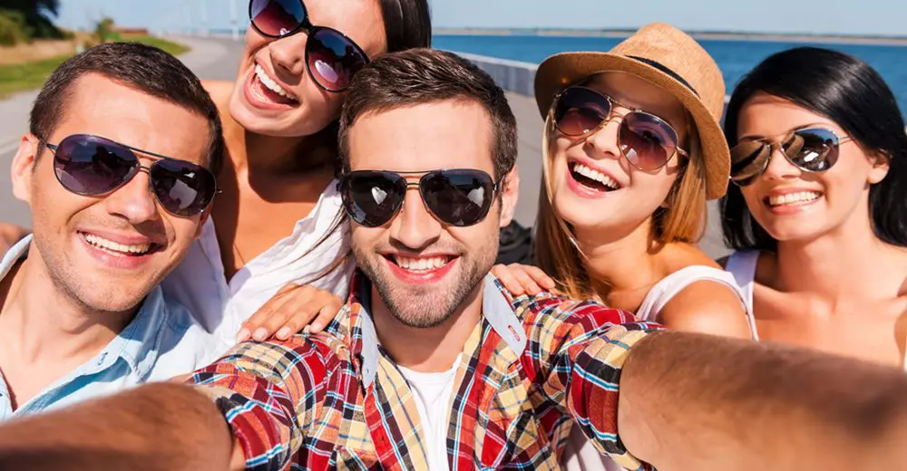 Travellers spend as much time logging on as they do getting off