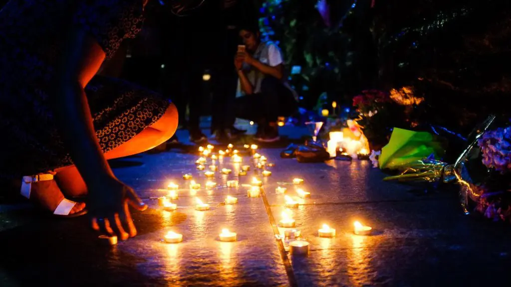 Sydney responds to terror with love #illridewithyou