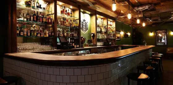 The best bars to get a G&T around the world 14 560-274-aHR0cDovL2NvbmNyZXRlcGxheWdyb3VuZC5jb20uYXUvX3NuYWNrcy93cC1jb250ZW50L3VwbG9hZHMvMjAxMy8wOC9iYXJiZXJzaG9wLmpwZw==