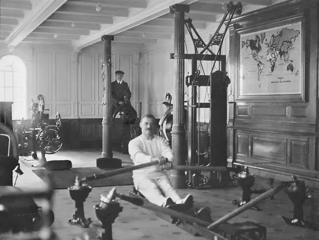 609212-titanic-gym