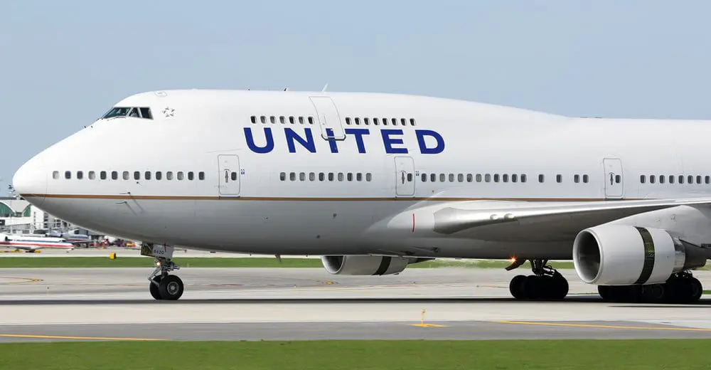 United Airlines brings in record dollars 8 United