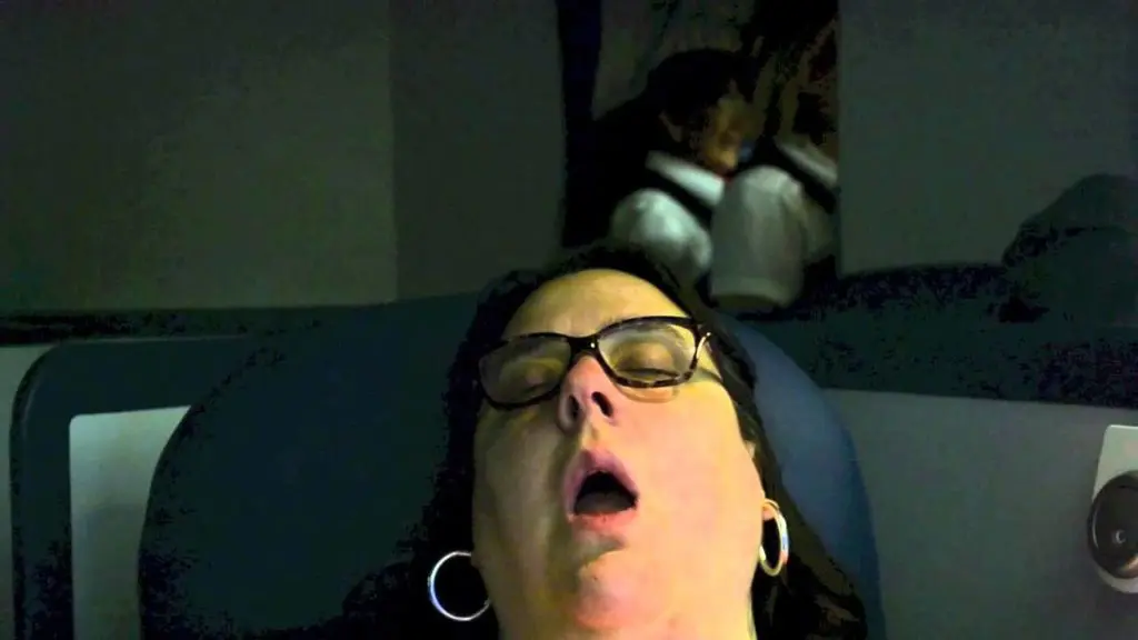 Aeroplane Diplomacy: How to deal with annoyances 19 snoring