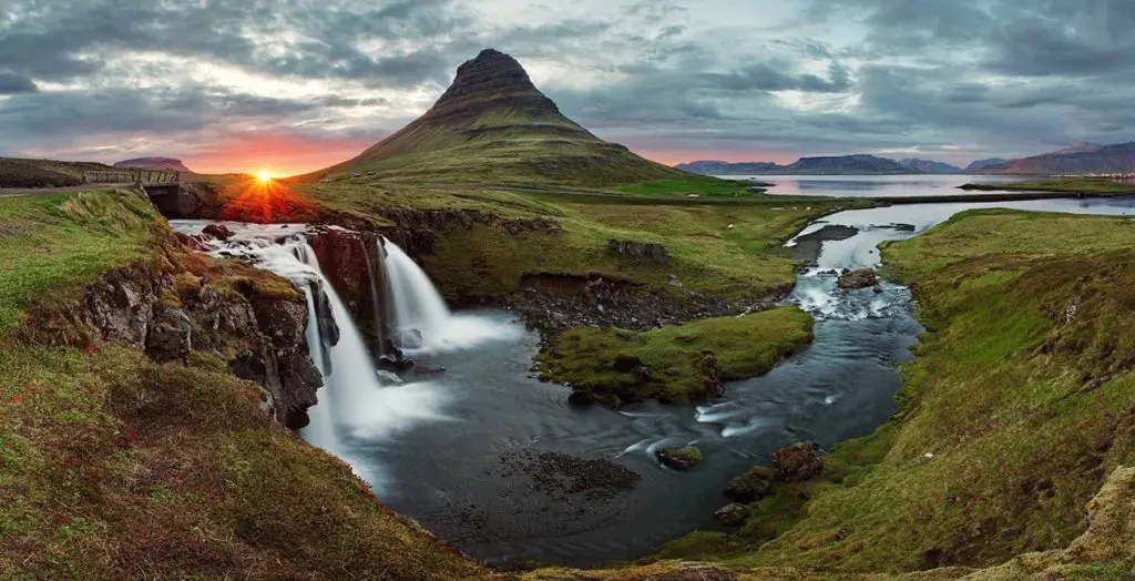 Here's the one thing you may have forgotten to use when selling travel 21 0002-gallery-iceland-waterfall-1