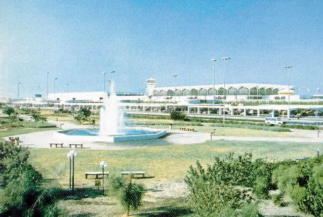 Fishing village to modern metropolis: Dubai (in pictures) 49 Dubai-airport_old