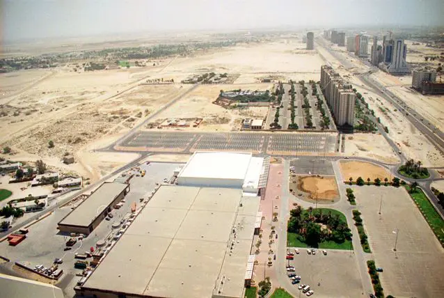 Fishing village to modern metropolis: Dubai (in pictures) 44 Sheik-Zayed-Road_old