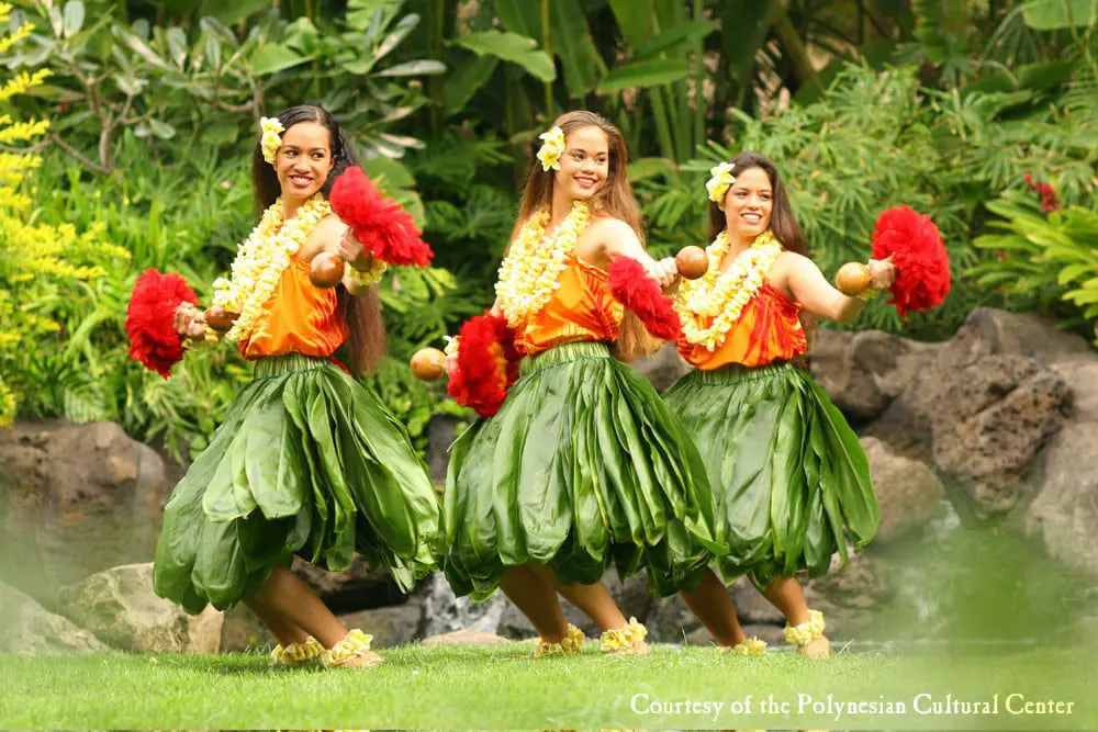 luau-hula-auana-women