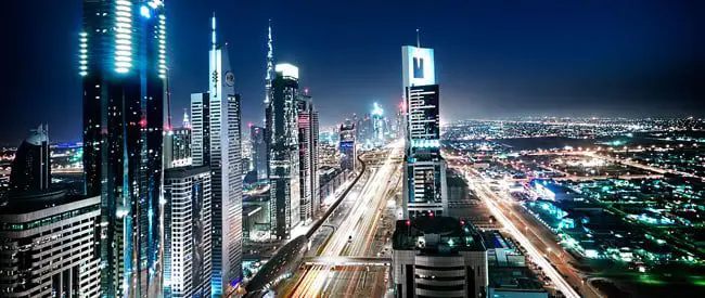 sheikh_zayed_road_dubai_650x275