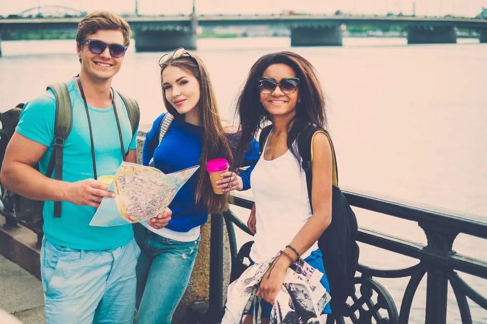 Else Globe: an app connecting you with travellers worldwide