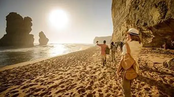 Tues 3 Feb: 10 travel stories you need to know today 27 12 Apostles