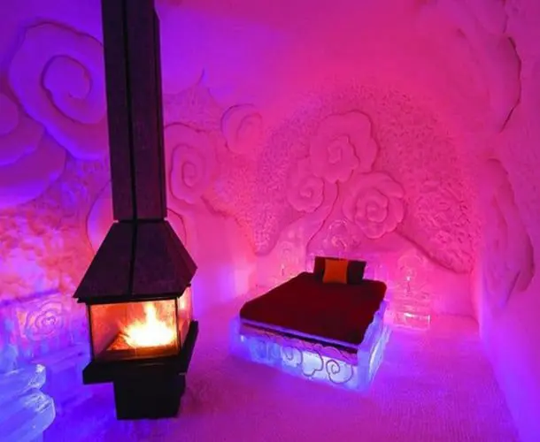 Top 6 proposal packages 22 4. Hotel de Glace