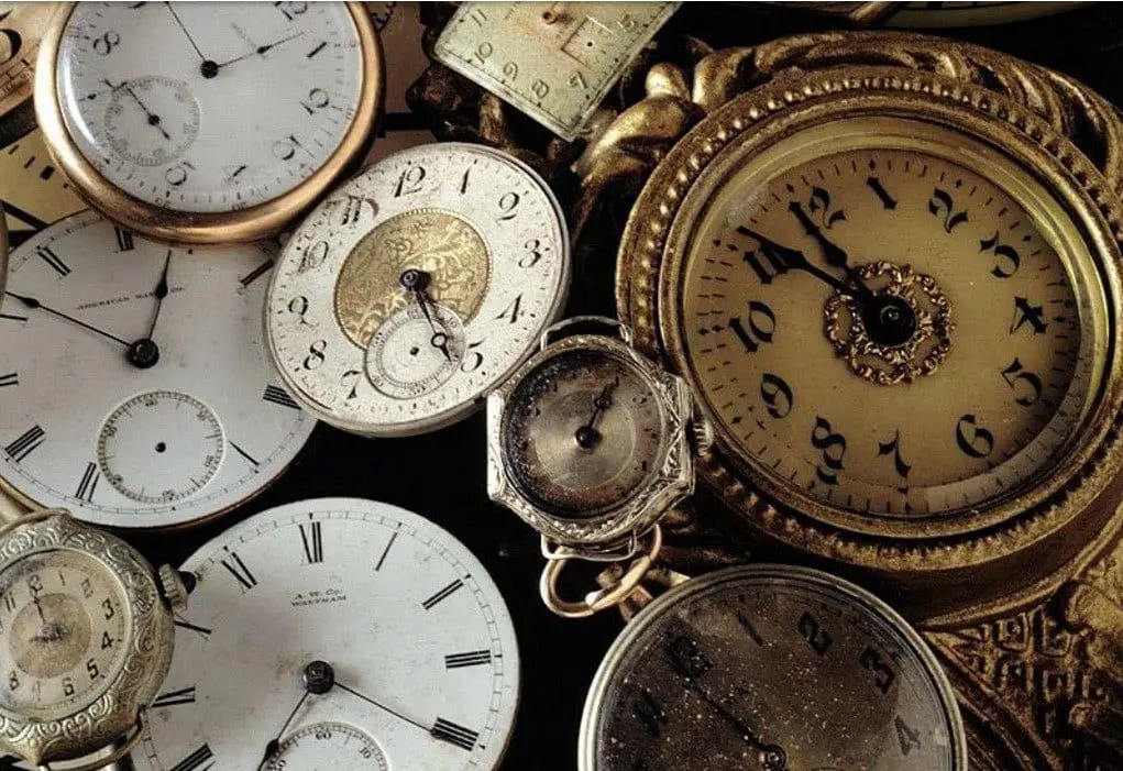 Watch your manners - Japanese business etiquette 20 Personalities-clocks