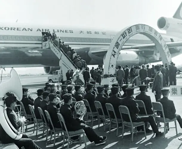 Korean Air: now and then 20 Victoria middle 3