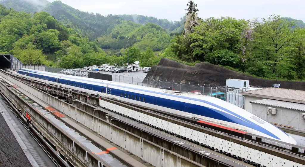 Is this the world's most punctual train? 18 maglev1