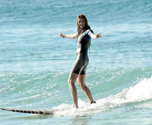 Learn how to surf in 8 steps 30 Surfing 6