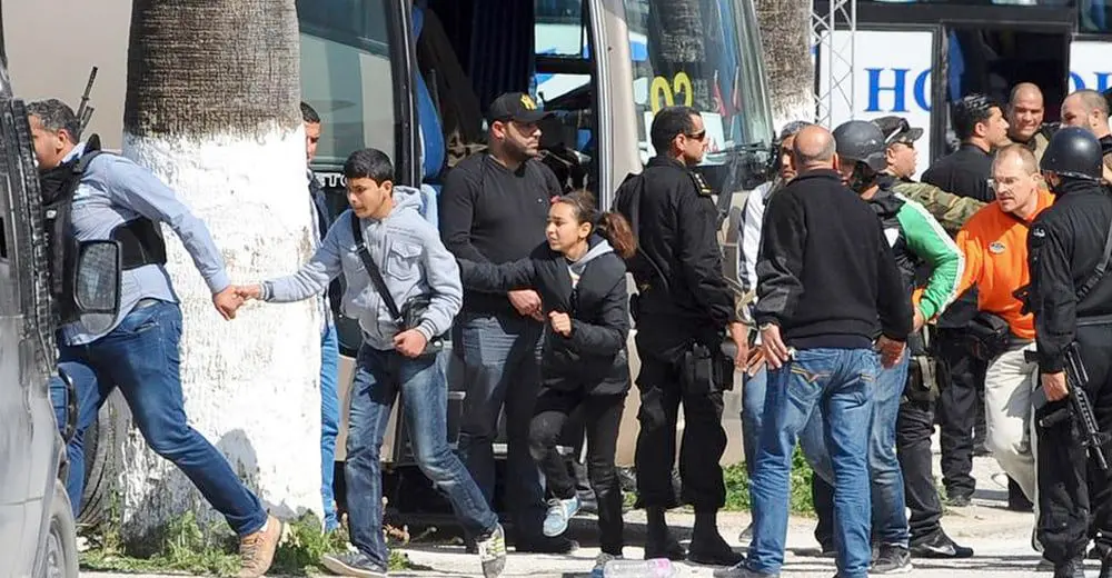 Travellers unite for Tunisia