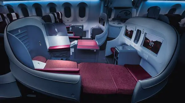 4 reasons to book clients on LAN's new 787 to Sydney 17 LAN Business Class