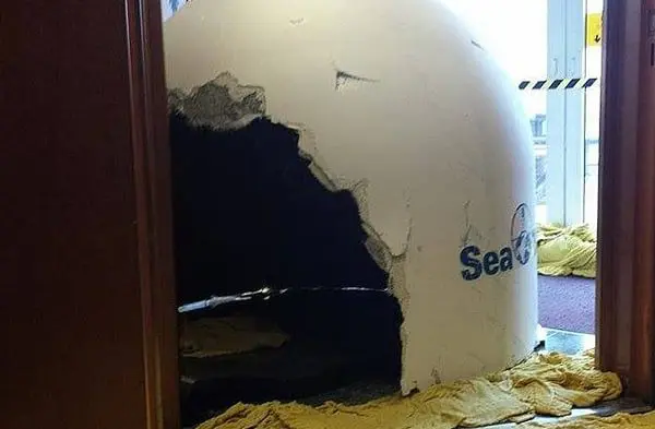 Bad 'air' day in Sydney 2 Damage to Carnival Spirit's satellite system.