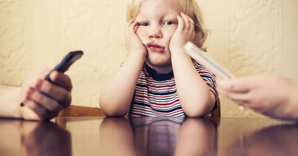 Two tips to stop boring your loved ones with your mobile