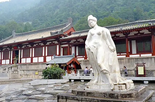 Mon 11 May: 10 travel news stories you need to know today 54 travel news Chinese sculpture