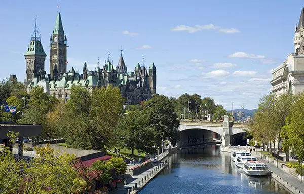 5 compelling reasons why you should captain your own cruise in Canada STAT! 22 leboat3