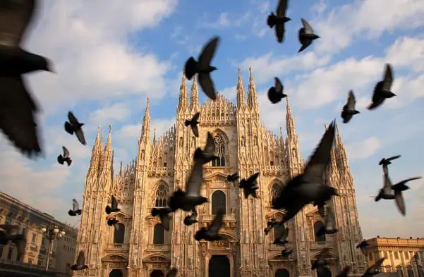 WHERE ARE ALL THE LOCALS? 10 CITIES WHERE TOURISTS OUTNUMBER NATIVES 32 Milan Cathedral