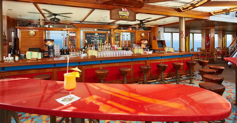 Blue vs Red in Carnival's bar battle