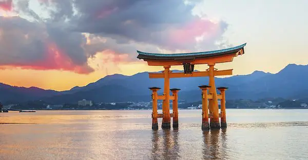 GO SOUTH IN JAPAN AND BE AMAZED BY ITS CHARM, NATURE AND DIVERSITY 26 2_Itsukushima Shrine, Miyajima