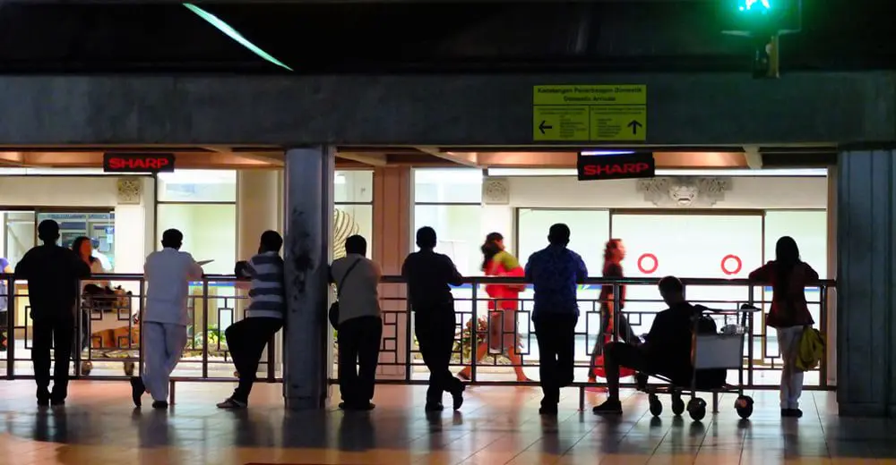 Further flight disruptions as five Indonesian airports shut