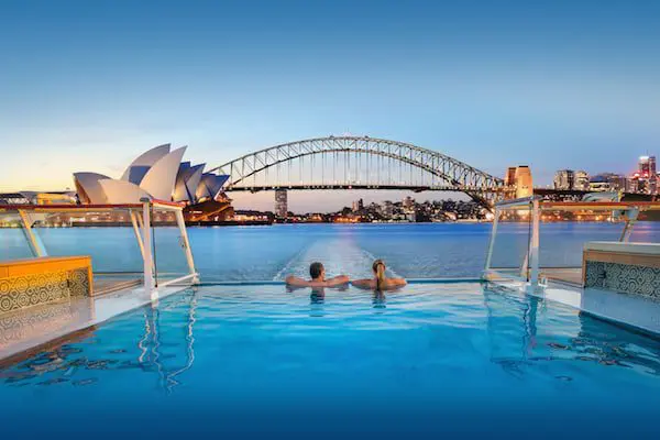 STOCKHOLM_Infinity_pool_tall_RED