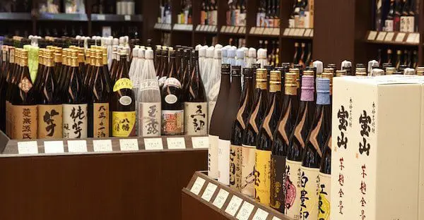 BEYOND THE TASTE: ICONIC JAPANESE DISHES THAT DEMAND TO BE DEVOURED 36 Shochu