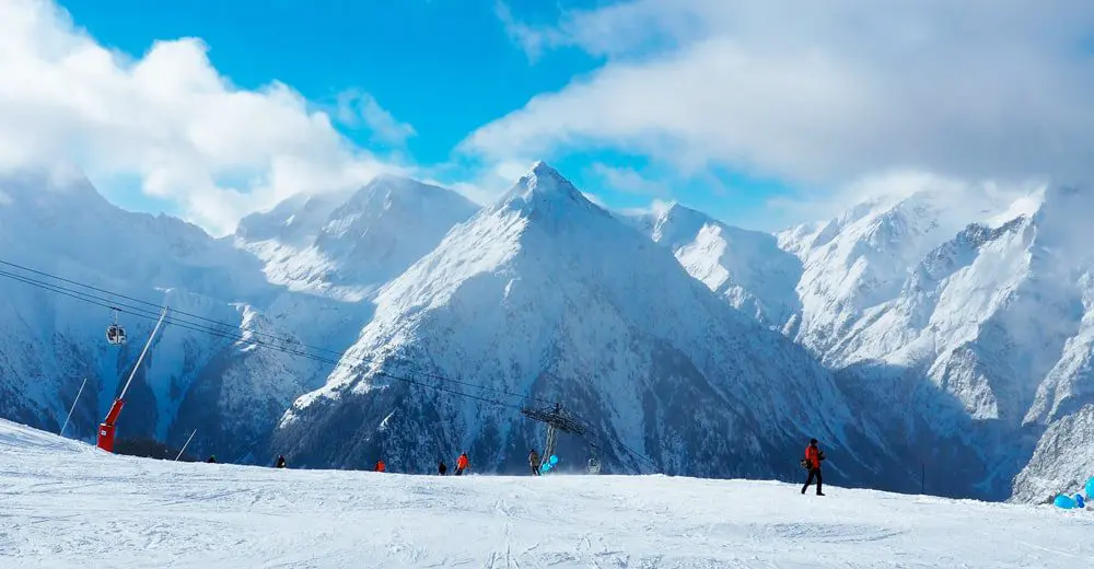 Avalanche kills three tourists including two children