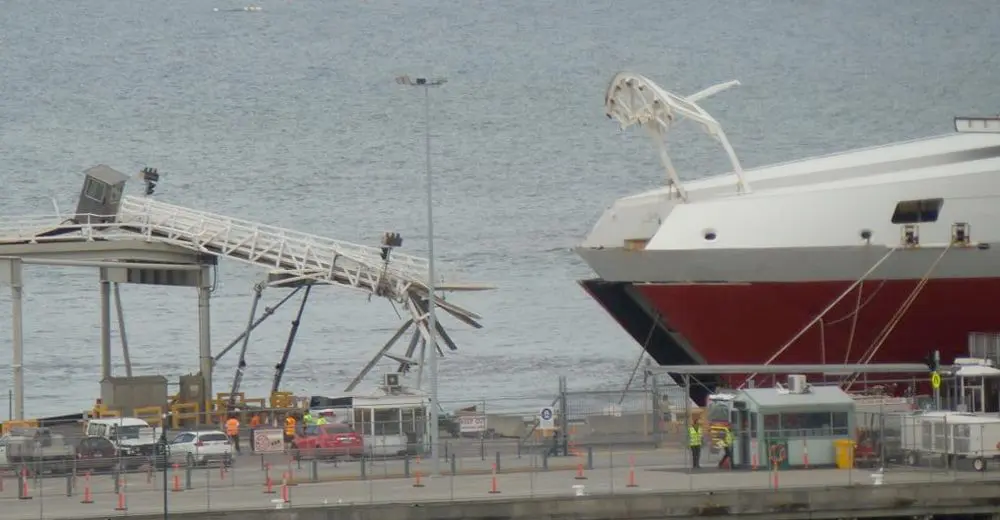 Spirit of Tasmania II collides with Melbourne's pier