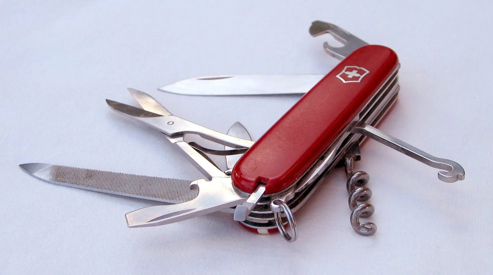#travelforlife: Simon Dodd, American Airlines GM Australia & NZ 25 Swiss_army_knife_open_20050612_(cropped)