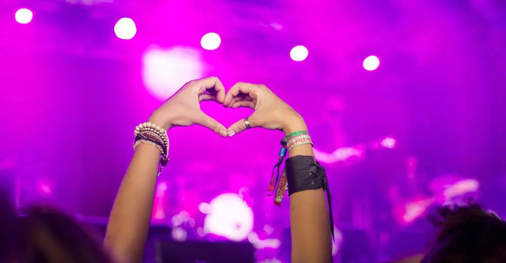 ROCK around the world with Contiki