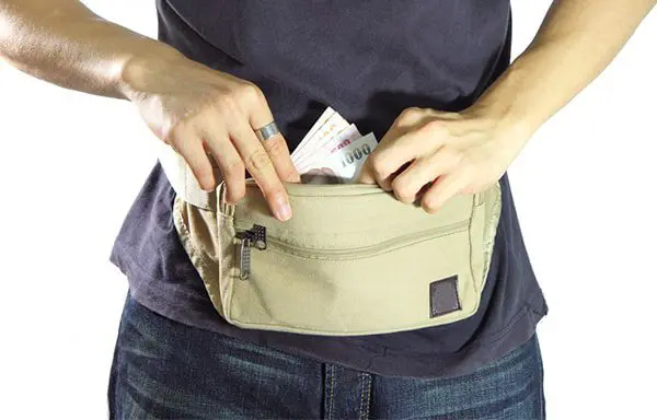 10 tips to avoid crime and scams on holiday 1 post