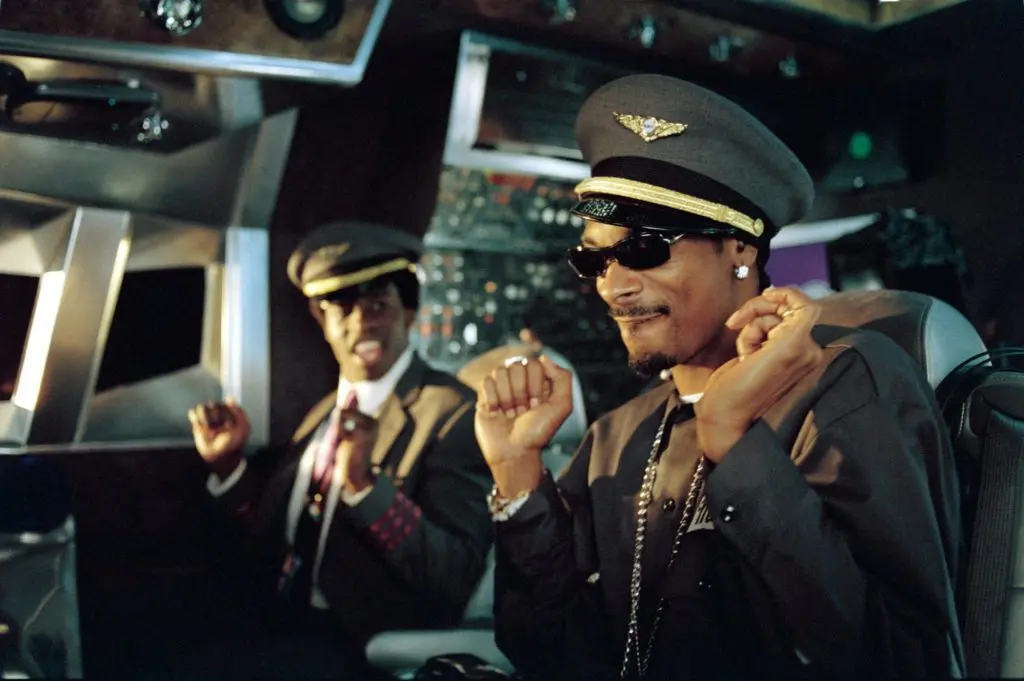 travel news still-of-snoop-dogg-and-godfrey-in-soul-plane