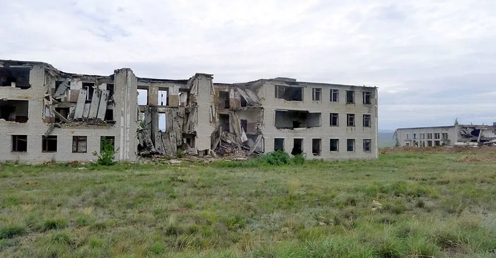 7 airports you just don't want to fly into...