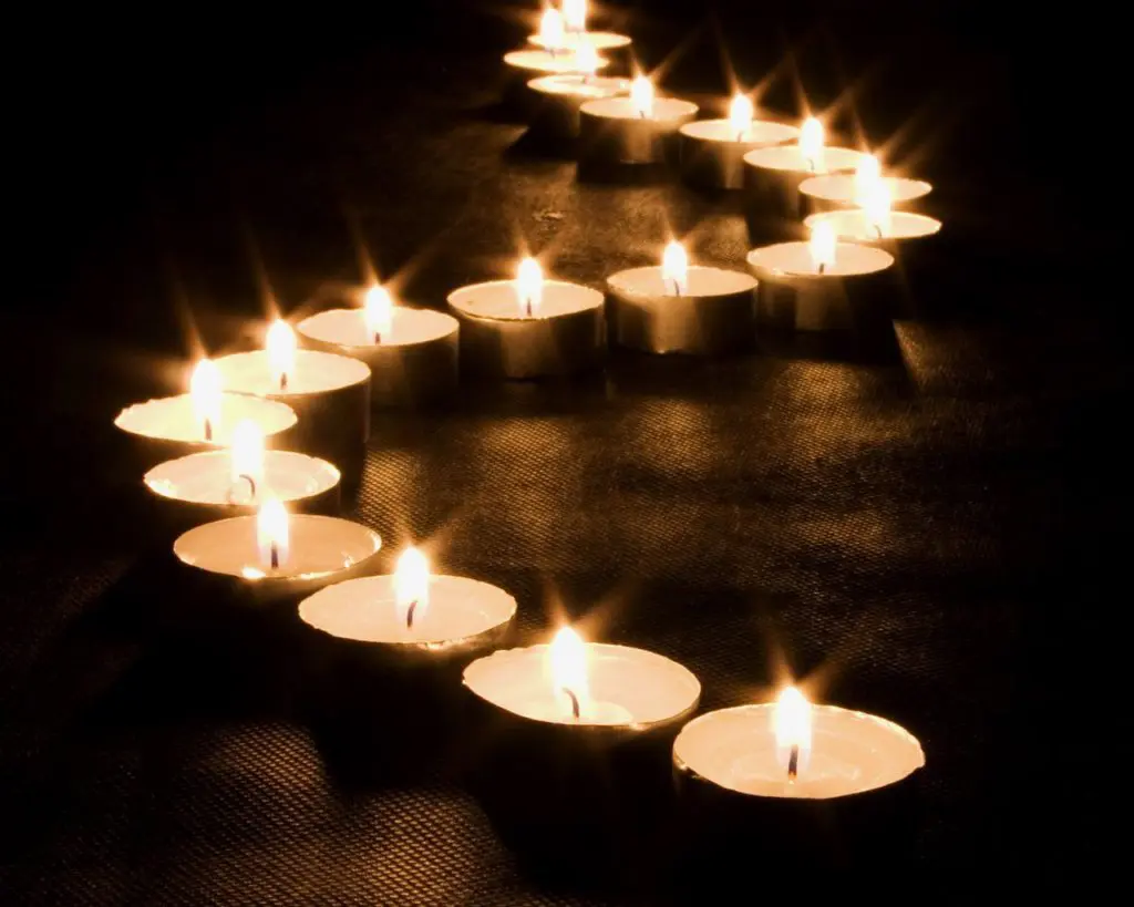 China Eastern aircraft crashes, Boeing 737-800s grounded 1 candle light Accor