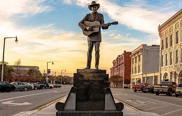 Head South! This is where you'll discover the true heart & soul of America 27 hs5