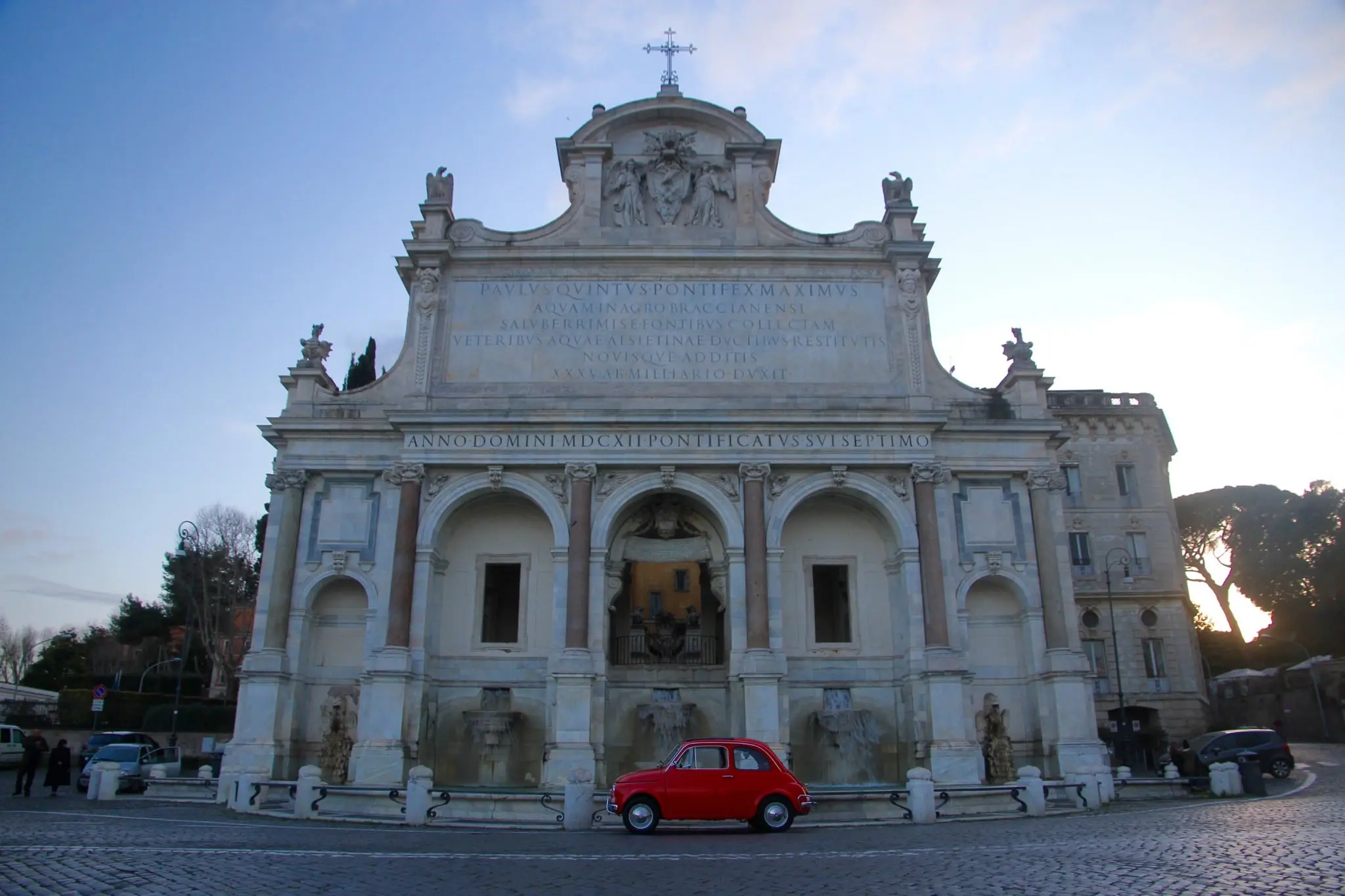 Discover Rome in an eye-catching vintage Fiat 500 19 Fountain de Acqua Paola