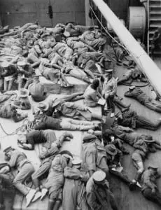 This was how the Anzacs got to the First World War 16 Seasick_soldiers_0