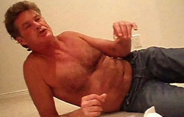 Hotel front desk employees reveal their worst guests EVER 20 drunk