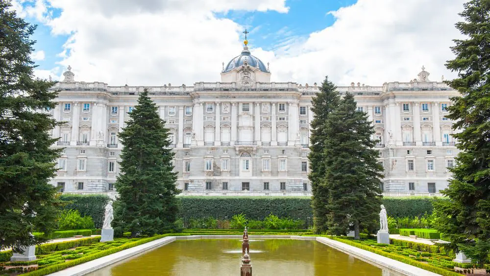 A Glimpse Into 5 European Royal Homes 12 shutterstock_185345270