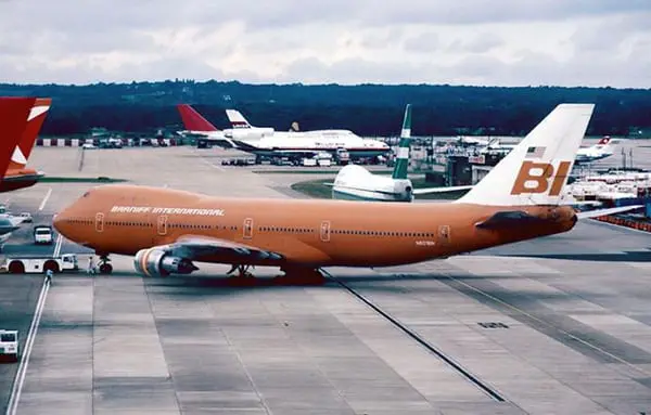 TBT: In-flight entertainment – from Projectors to iPads 28 mm