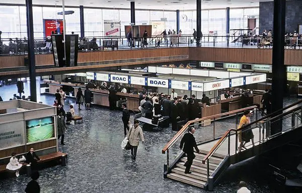 Throwback Thursday: Heathrow Airport through the decades 15 qantas