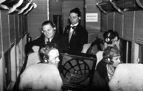 TBT: In-flight entertainment – from Projectors to iPads 24 radio